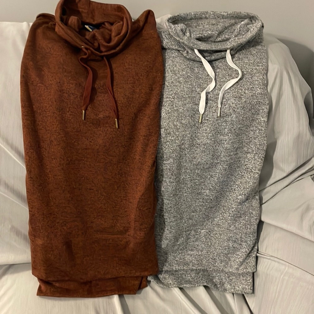 2 Old Navy active pullover tunic